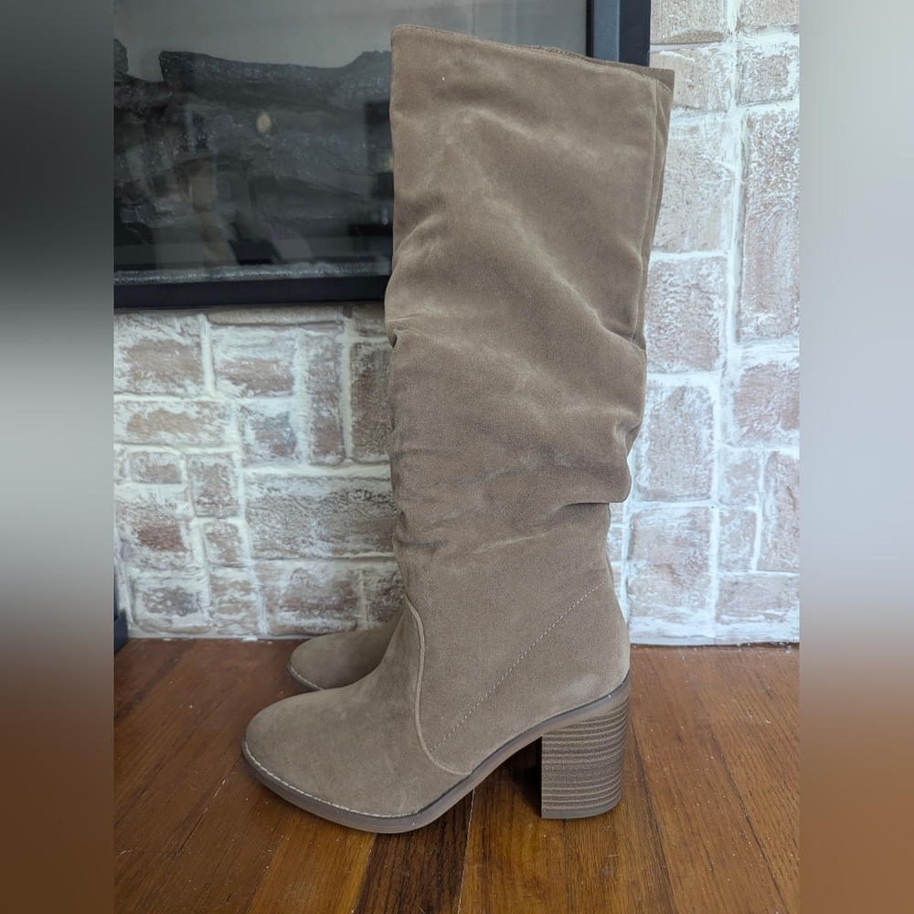 NIB Faux Suede Lainee Boots